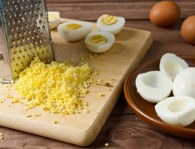 Χρησιμοποιούμε λάθος τον τρίφτη τόσα χρόνια- Δείτε το σωστό τρόπο (βίντεο)